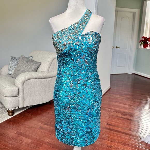 Tony Bowls Dresses & Skirts - Tony Bowls Blue One Shoulder Fully Sequined Embellished Cocktail Party Dress